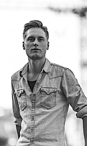 oliver-dagna-gray